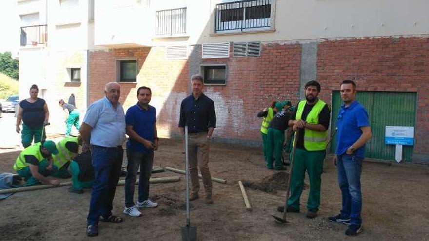 El alcalde y miembros de la corporación visitaron las obras. // M. Muñiz