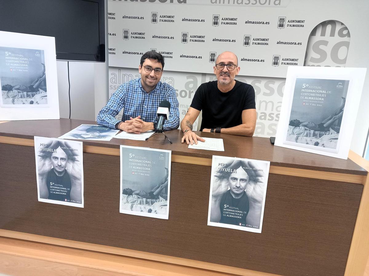 El concejal de Cultura, Vicente Blay Casino, y el director del certamen, Sergi González