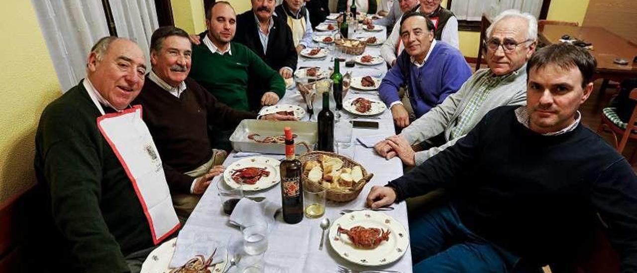 Los miembros de la sociedad Lagun Onak, en la cena que mantuvieron ayer.