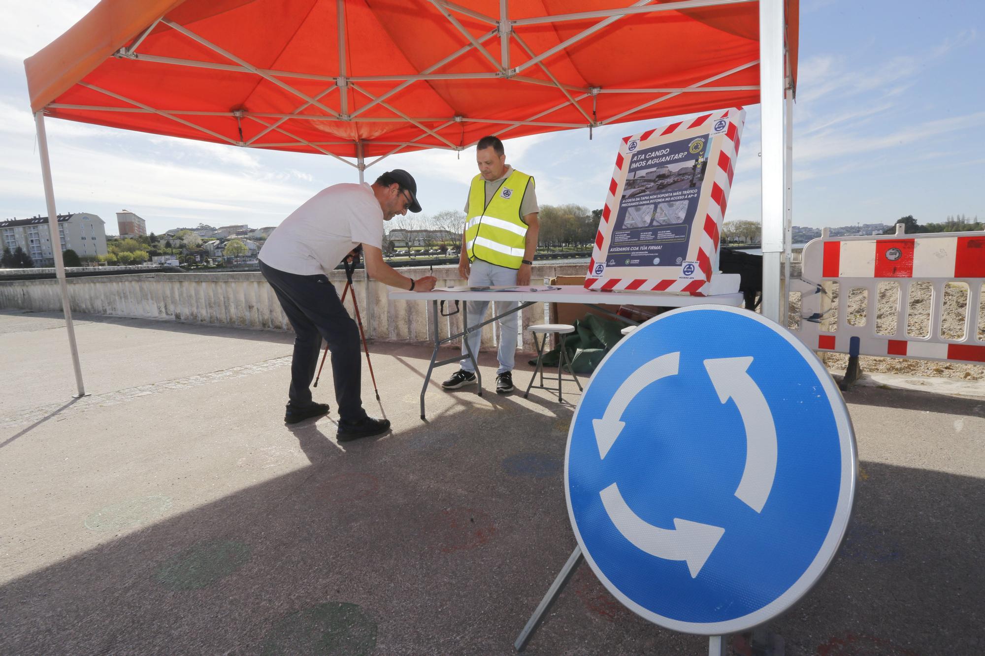 Vecinos de O Temple recogen firmas para reclamar una rotonda