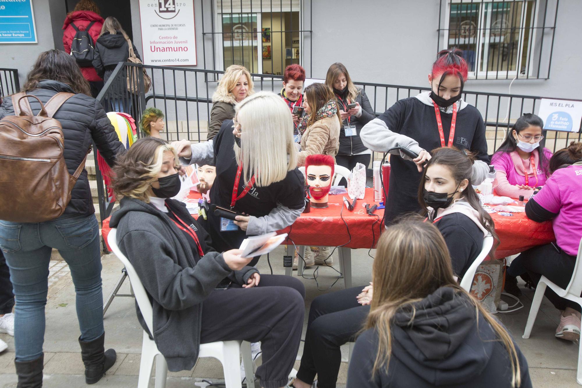 Talleres de estética, emergencias y laboratorios, en plena calle de Alicante