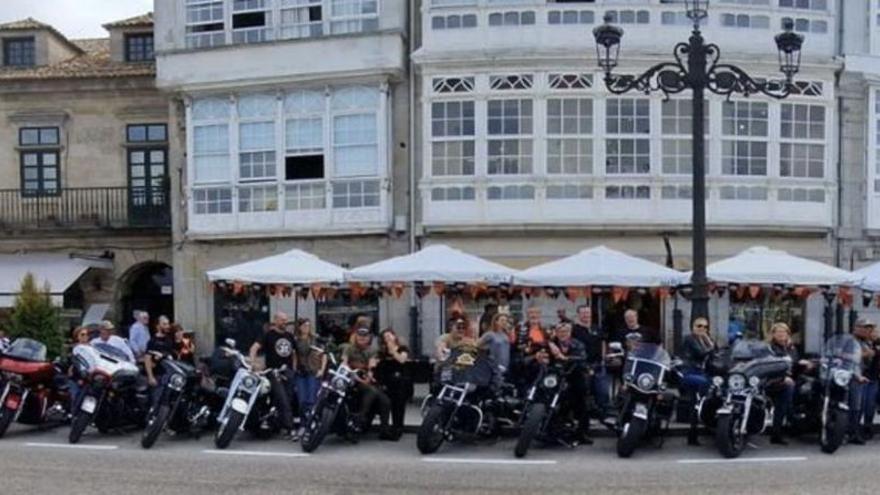 Una marea de Harley Davidson ruge en Baiona