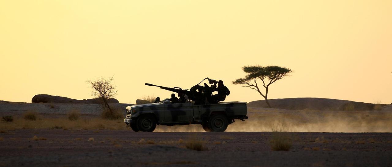 Un vehículo del Frente Polisario en Bir Lehlu (Sáhara Occidental).