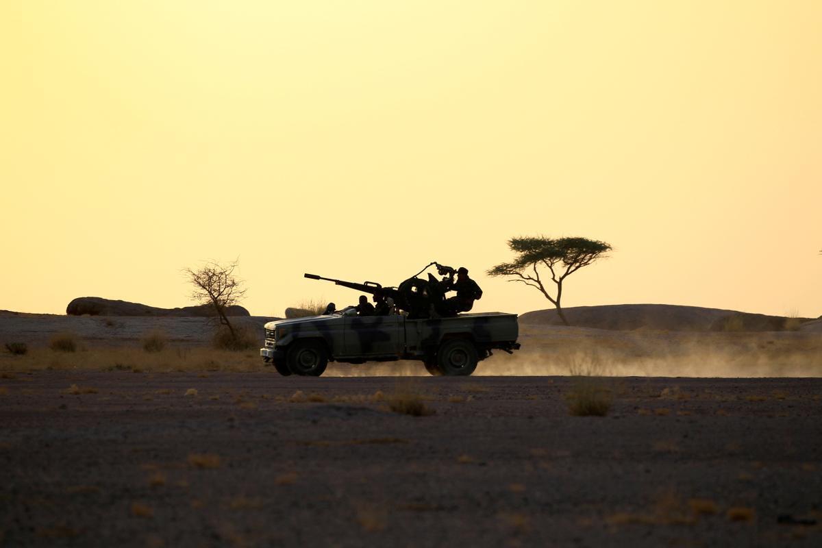 Un vehículo del Frente Polisario en Bir Lehlu (Sáhara Occidental).