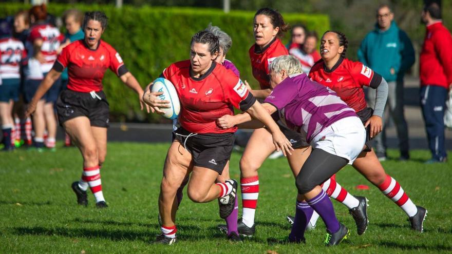 &quot;Osas&quot; y &quot;Madreñes&quot;: las madres del Real Oviedo y el Gijón Rugby saltan al campo