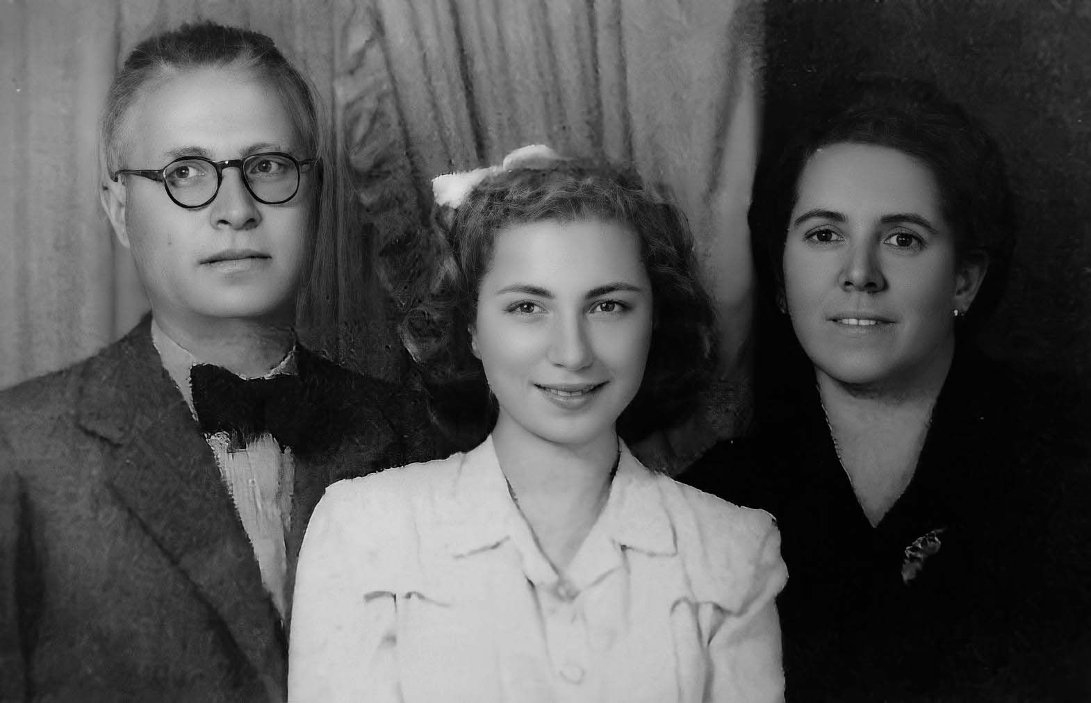 Jaume Vich, hijo del músico, con su mujer y su hija, en 1946.