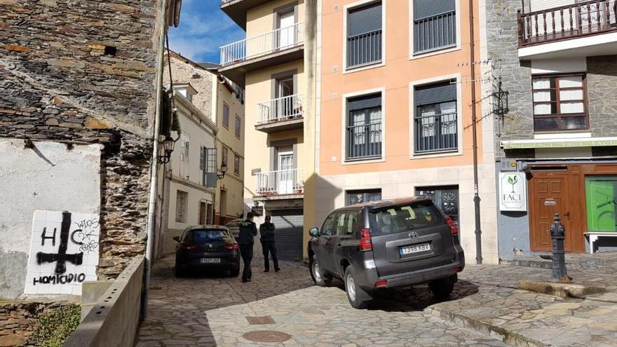 Registro de la casa en Navia del presunto asesino de la gijonesa Paz Fernández