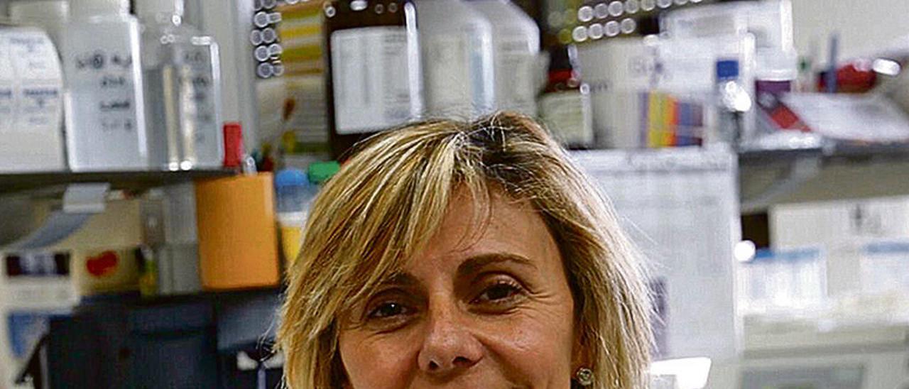 Ana Coto, en su laboratorio.