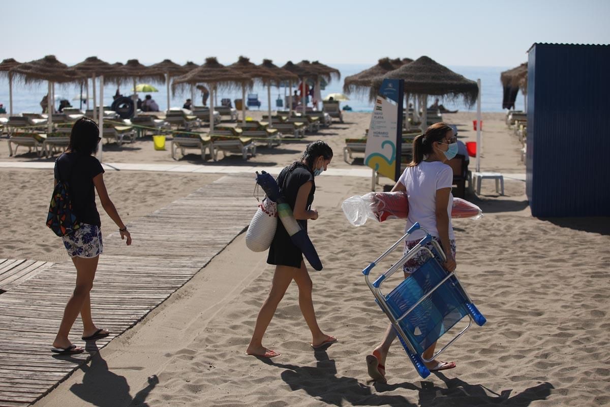 Los cordobeses regresan a las playas de Fuengirola ante la nueva normalidad