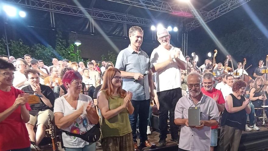 Quim Massa rep el premi El Sereno de la Nit dels Músics de Cassà