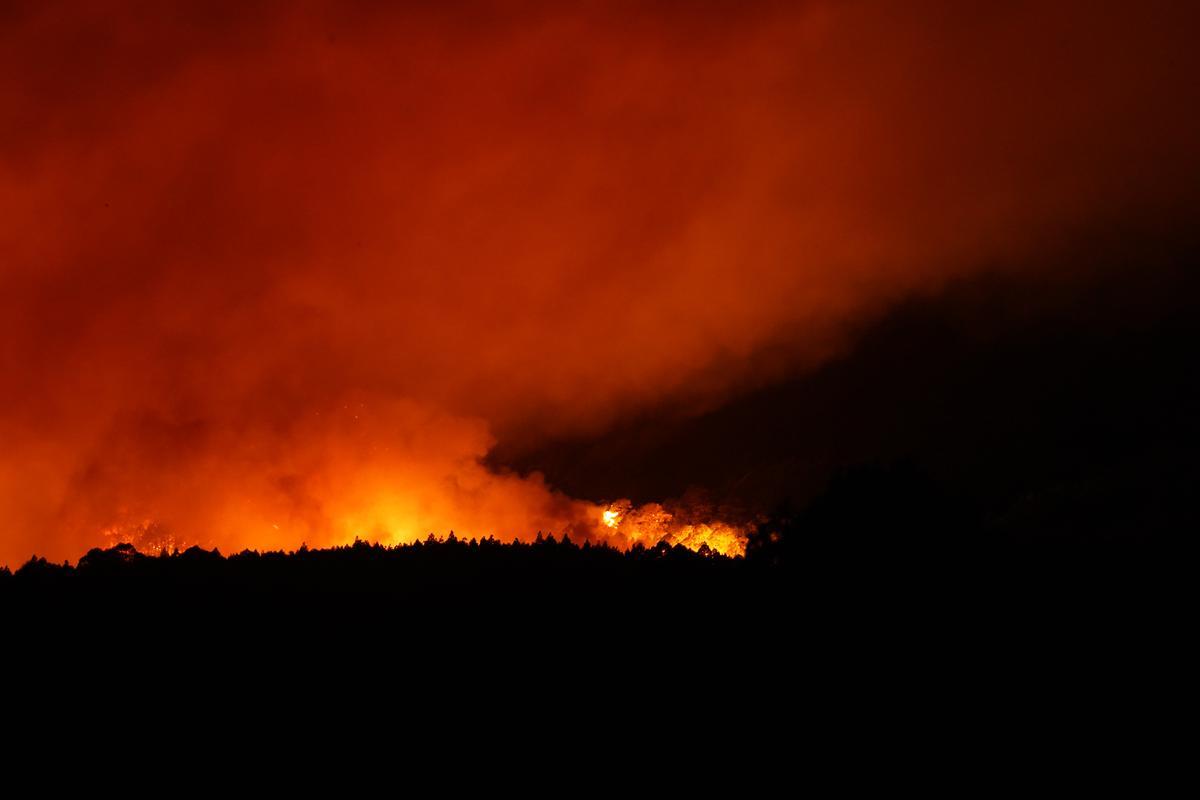 El incendio forestal de Tenerife, sin control