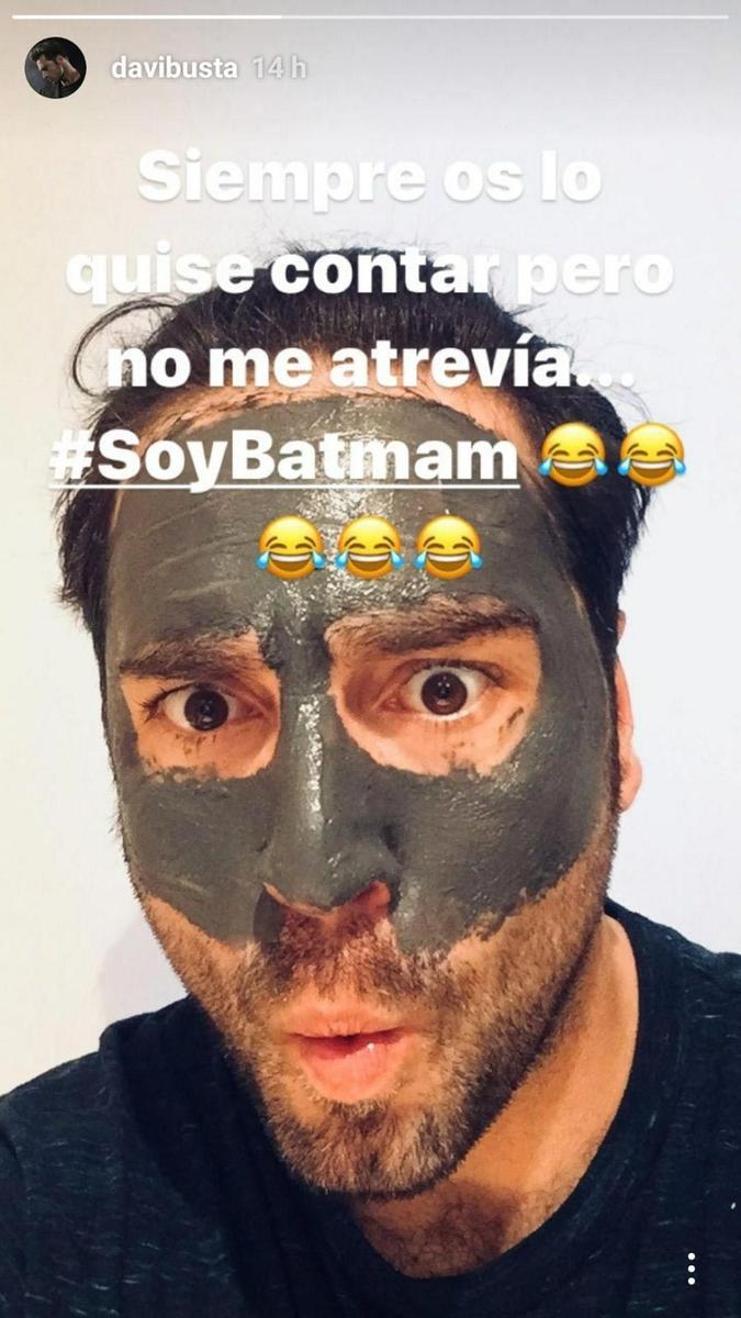 David Bustamante, con la mascarilla es igualito que Batman