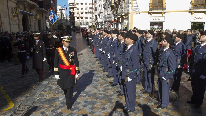 Desfile de la Armada en la Plaza San Sebastián.