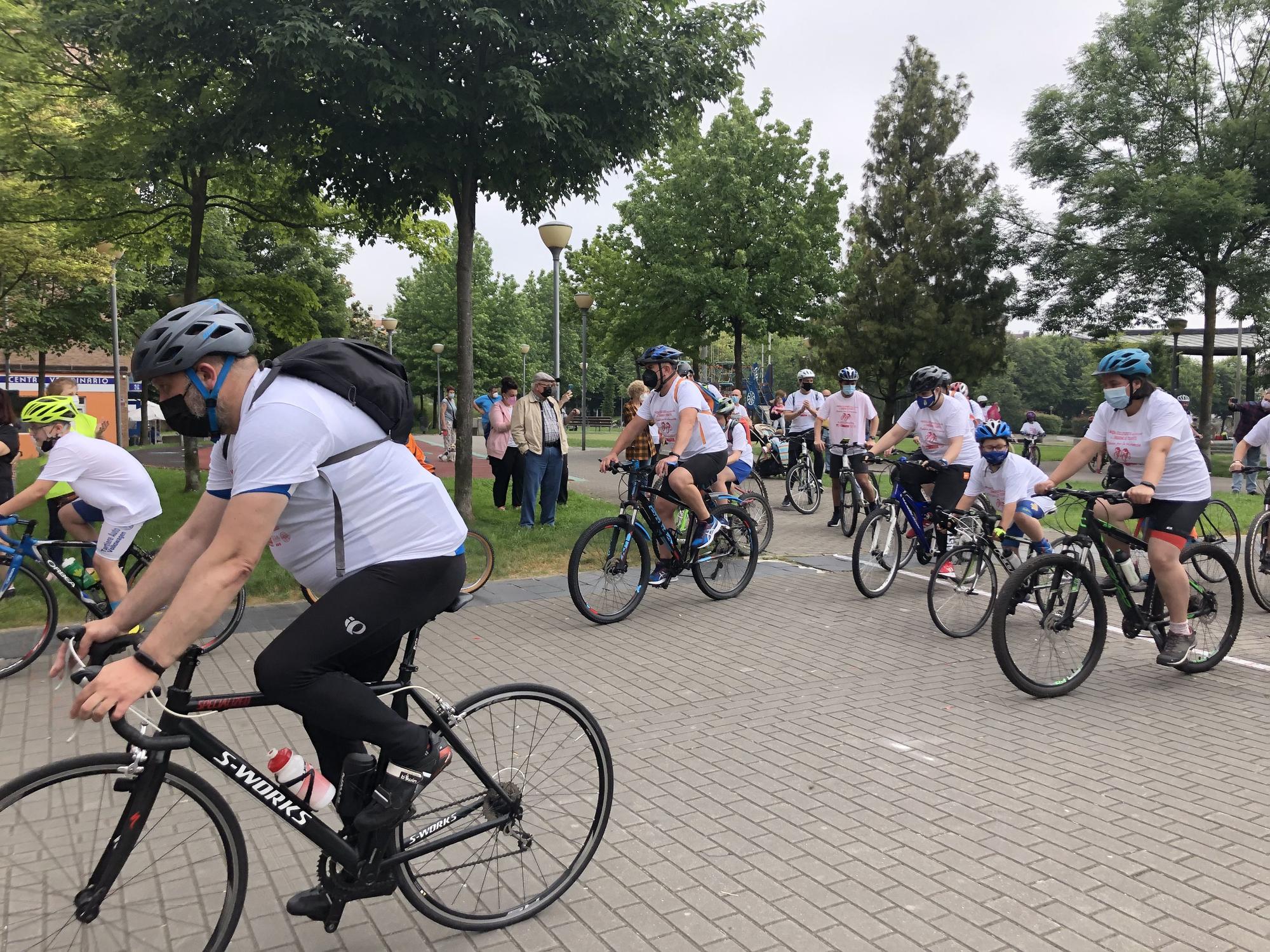 Siero pedalea para darle visibilidad a los niños con síndrome de Tourette