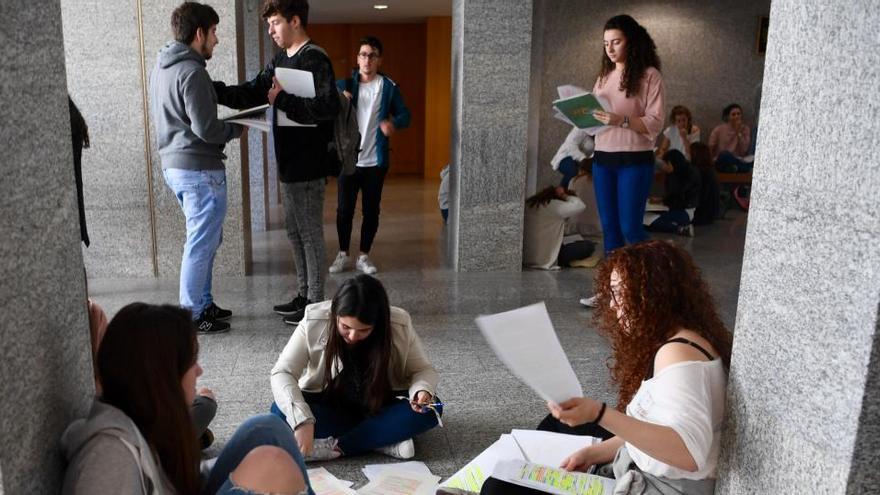 Los universitarios de Galicia podrán moverse entre provincias para recoger apuntes en la ciudad donde estudian