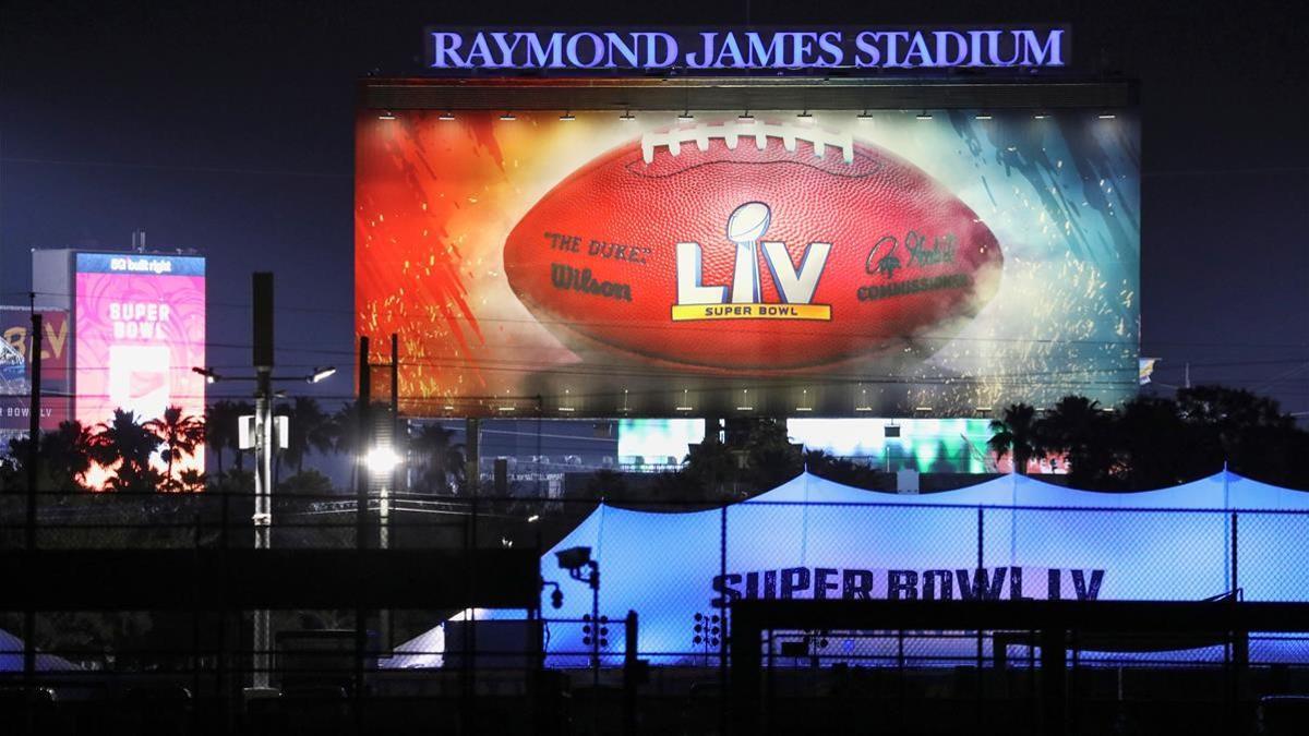 The lights shine at Raymond James Stadium ahead of the weekend s Super Bowl LV between the Kansas City Chiefs and Tampa Bay Buccaneers in Tampa  Florida  U S   February 5  2021   REUTERS Eve Edelheit