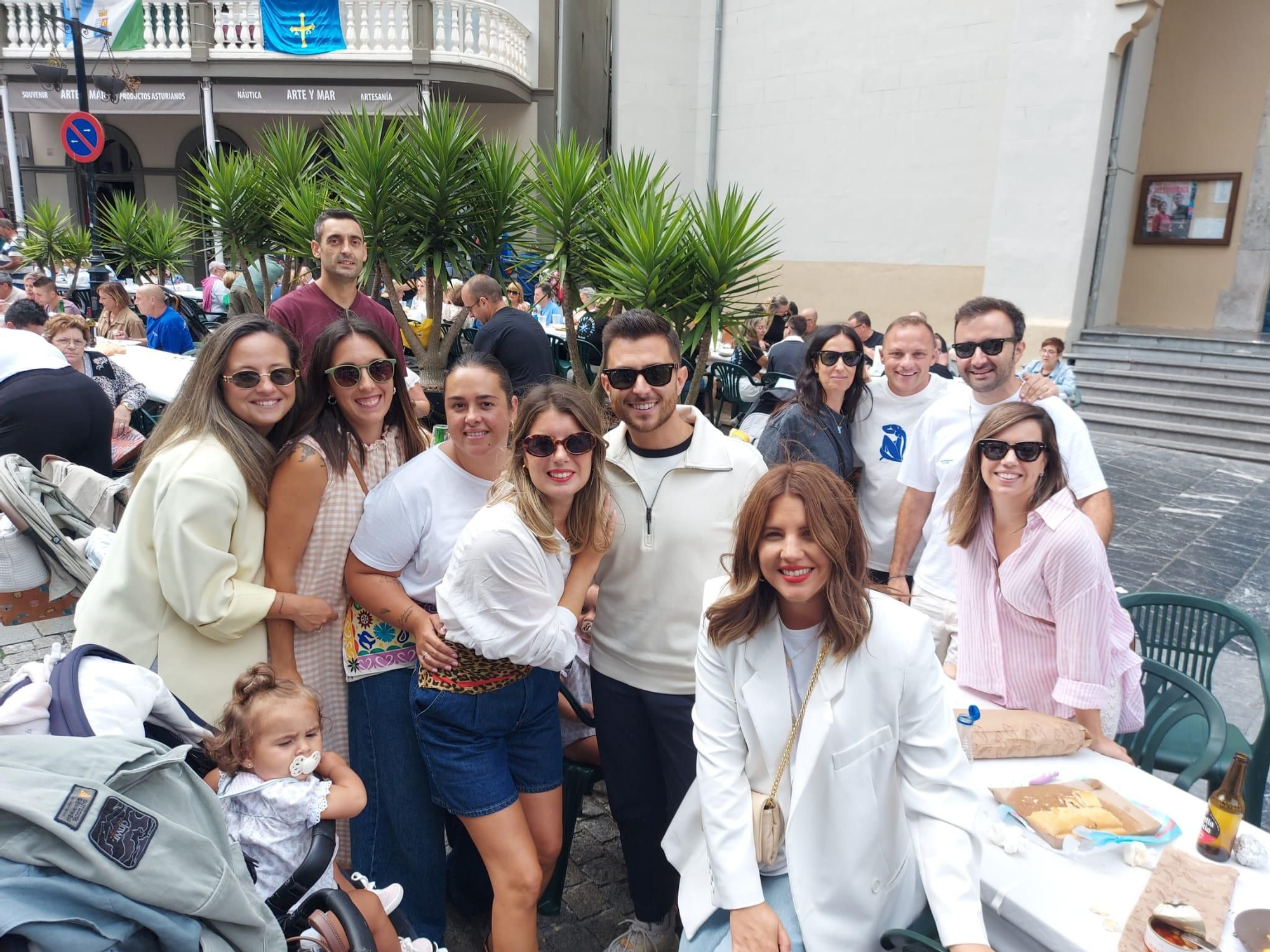 En imágenes: En imágenes: Más de 1.200 personas participan en la tercera comida en la calle de Cudillero