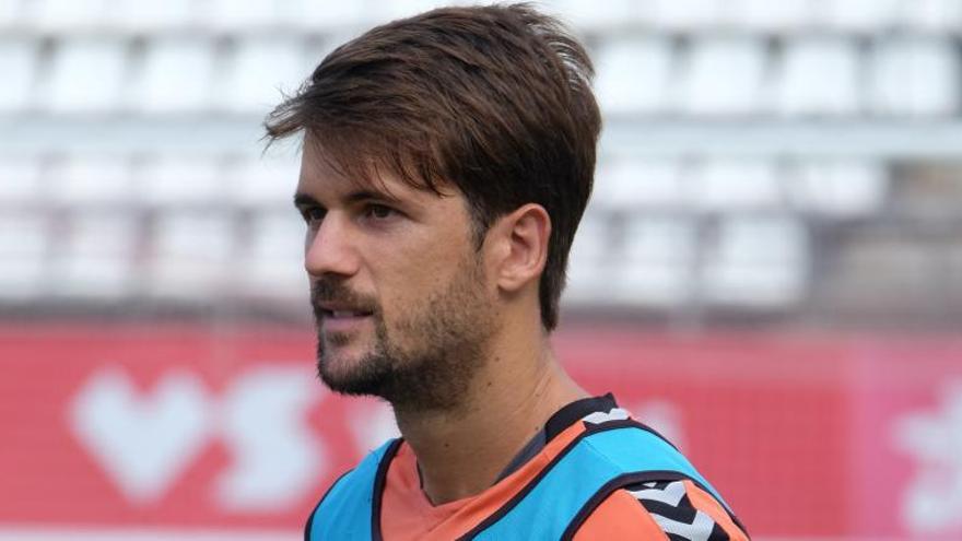 El Real Murcia confirma el fichaje del centrocampista Mario Abenza