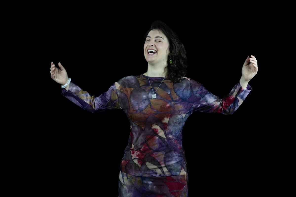 Marina Paredes ríe durante la sesión de fotos realizada para INFORMACIÓN