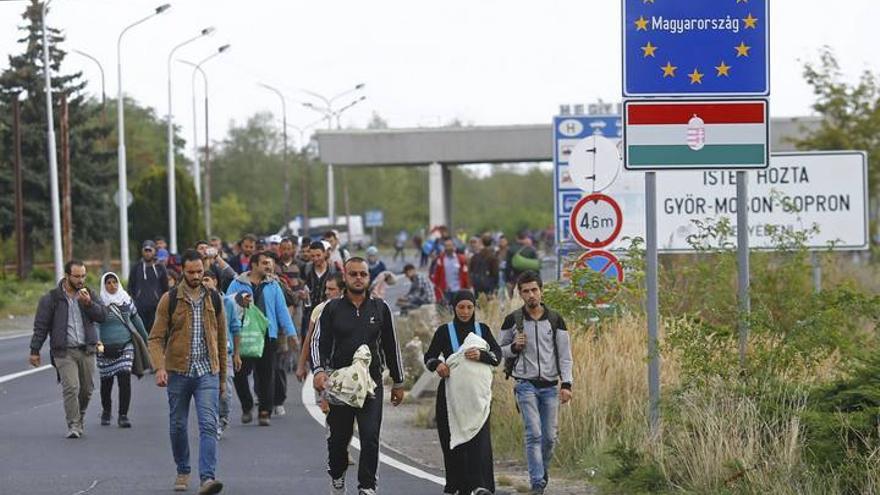 Continúan las penurias de los refugiados en Hungría