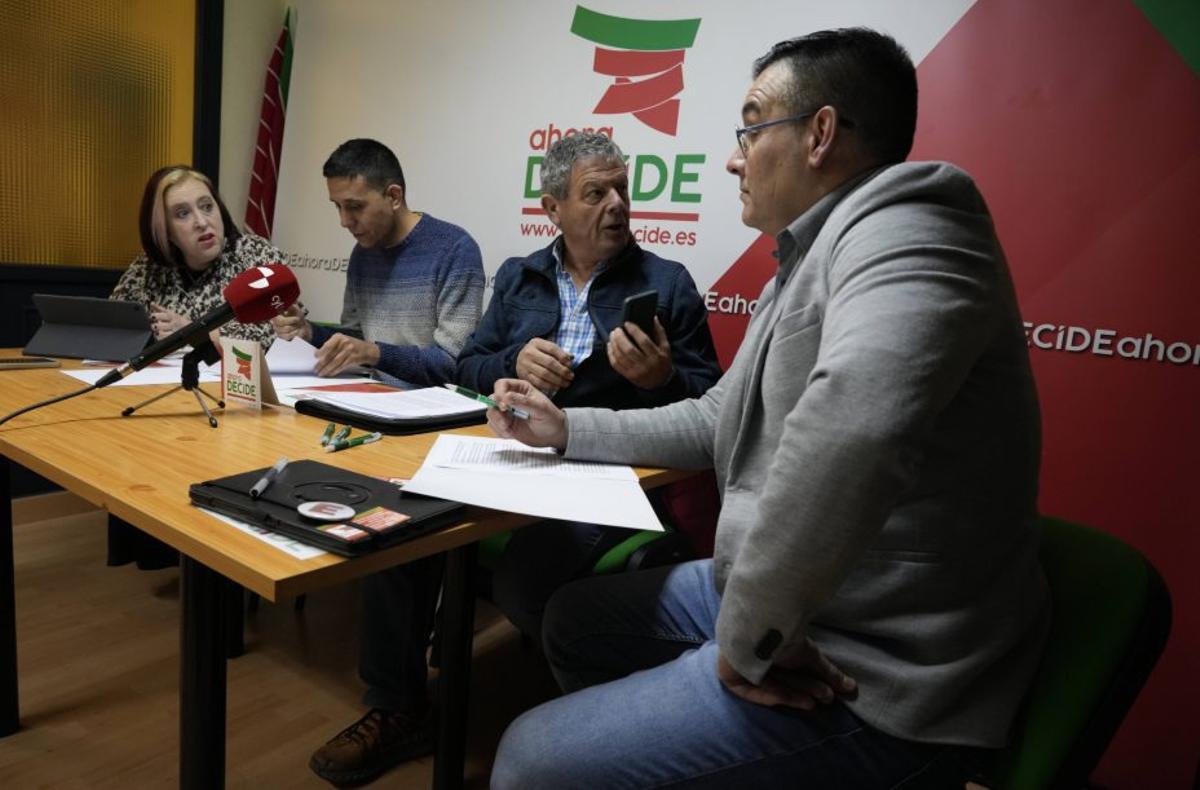 Por la izquierda Nieves Trigueros, David Ramos, Manuel Fuentes y David San José, ayer en la comparecencia ante los medios.  | JOSÉ LUIS FERNÁNDEZ