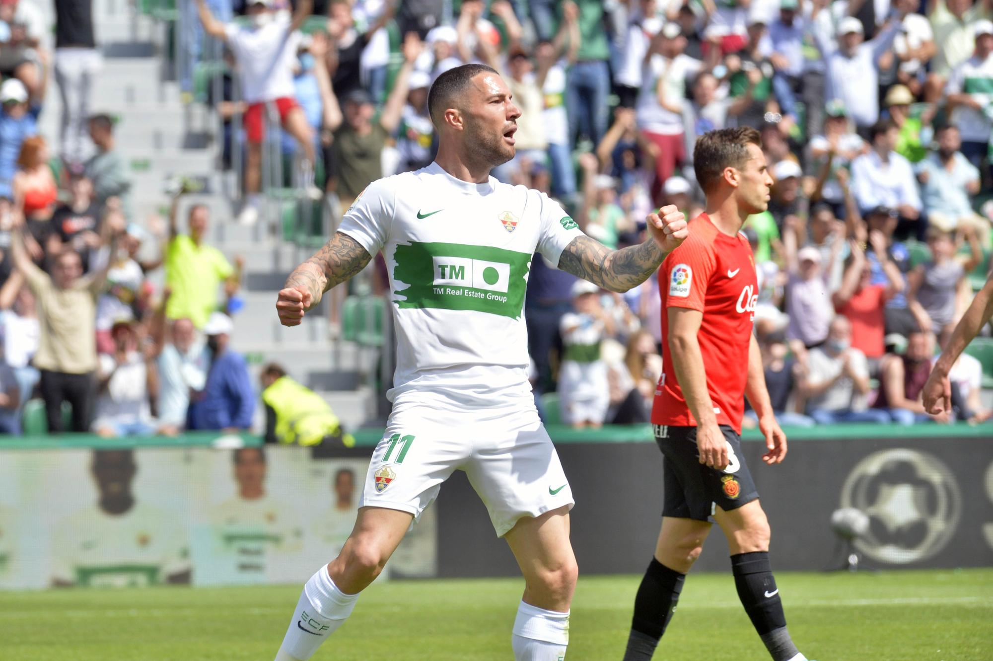 El Elche abraza la permanencia (3-0)