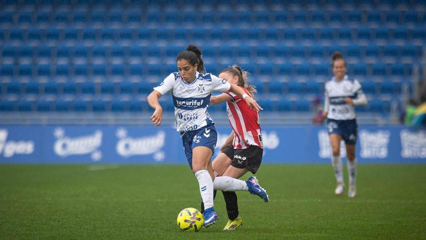 Sakina Ouzraoui: líder en regates y pilar del Costa Adeje.