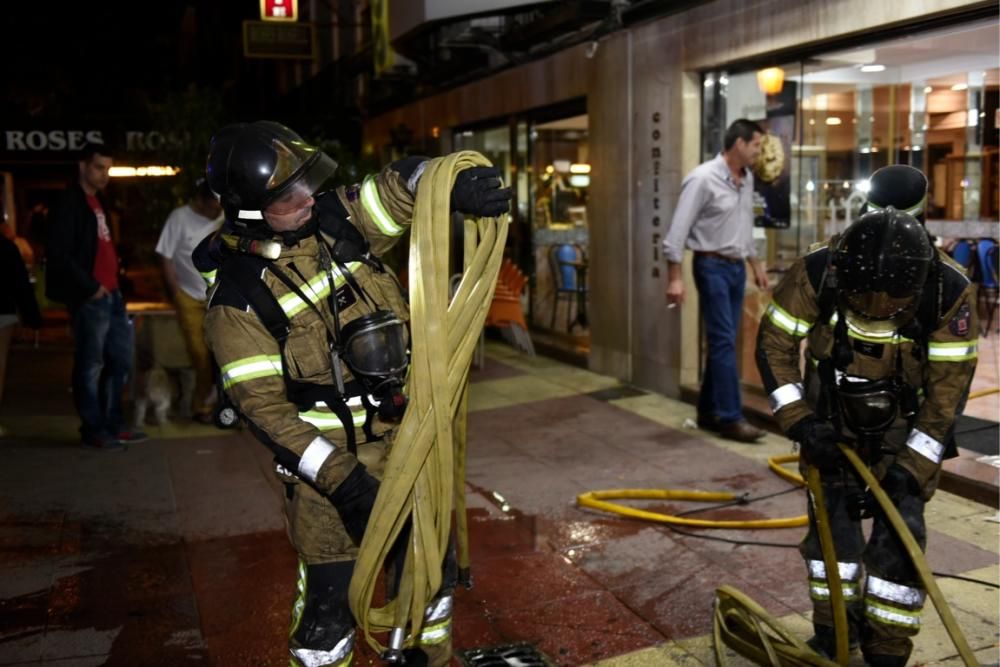 Incendio en un edificio de la plaza Camachos de Murcia