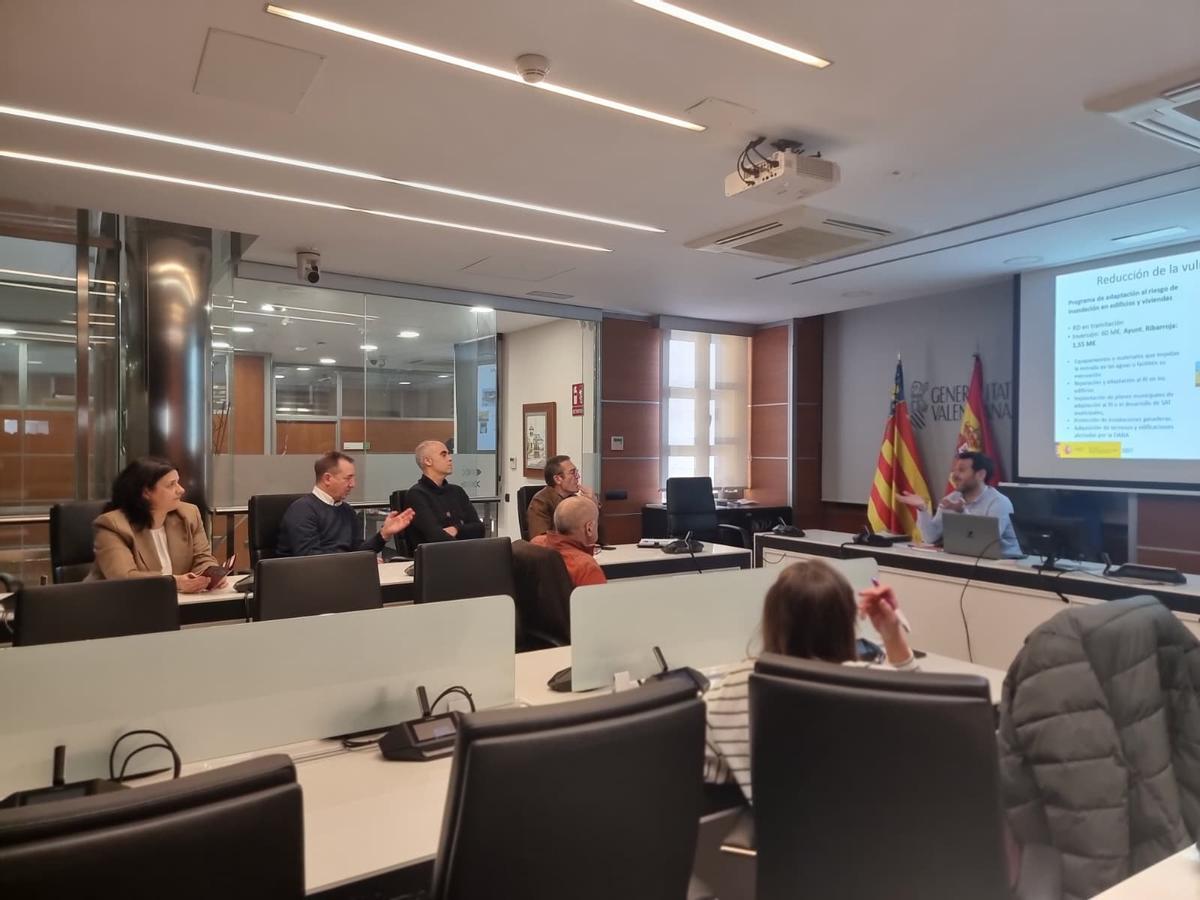 Reunión de la CHJ con el alcalde Raga y ediles de Riba-roja.