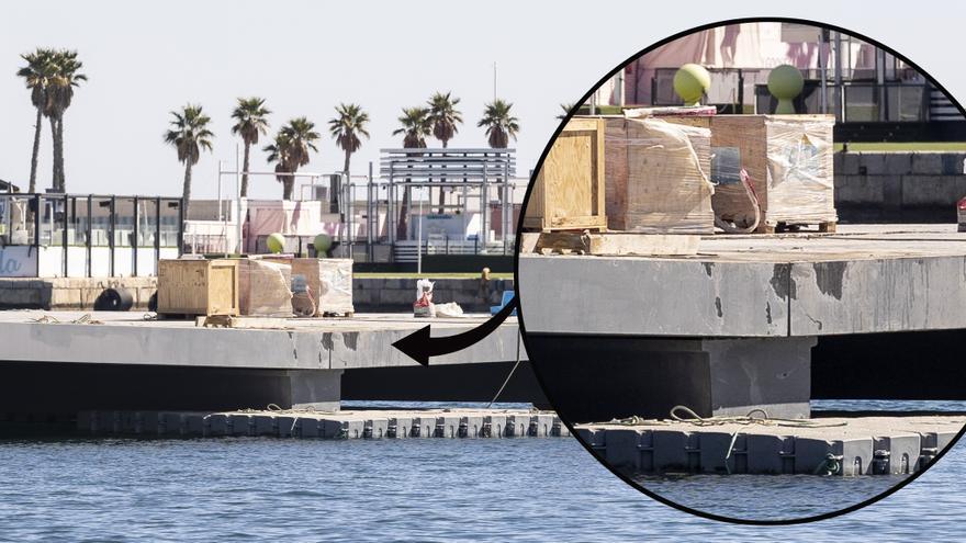 Paralizadas las obras de la isla flotante en la bocana del puerto de Alicante al ceder uno de los pilares de apoyo