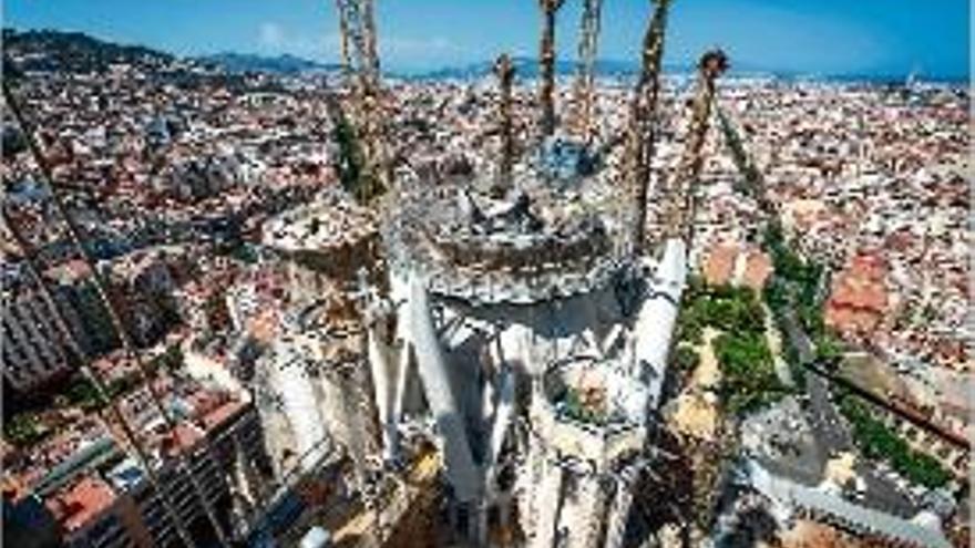 Una imatge aèria d&#039;arxiu de la construcció de la Sagrada Família.