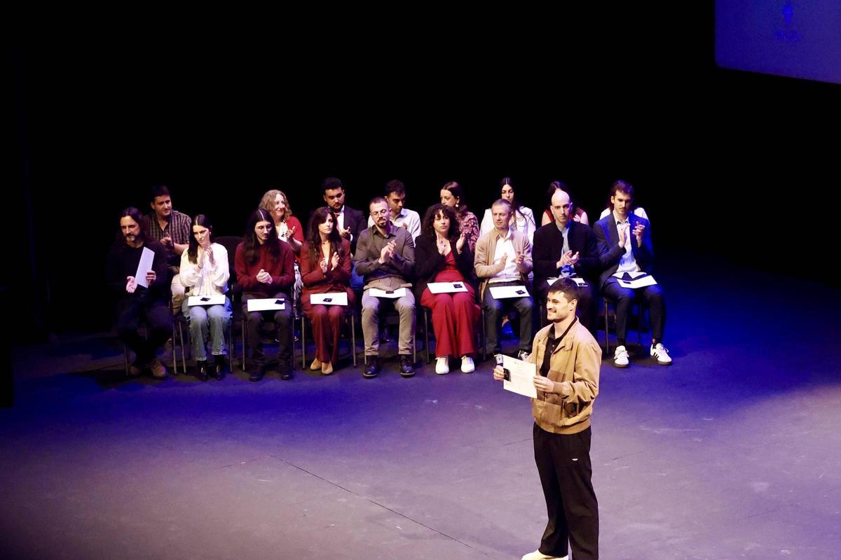 Entrega de los "Premios extraordinarios" de Educación en el teatro de la Laboral