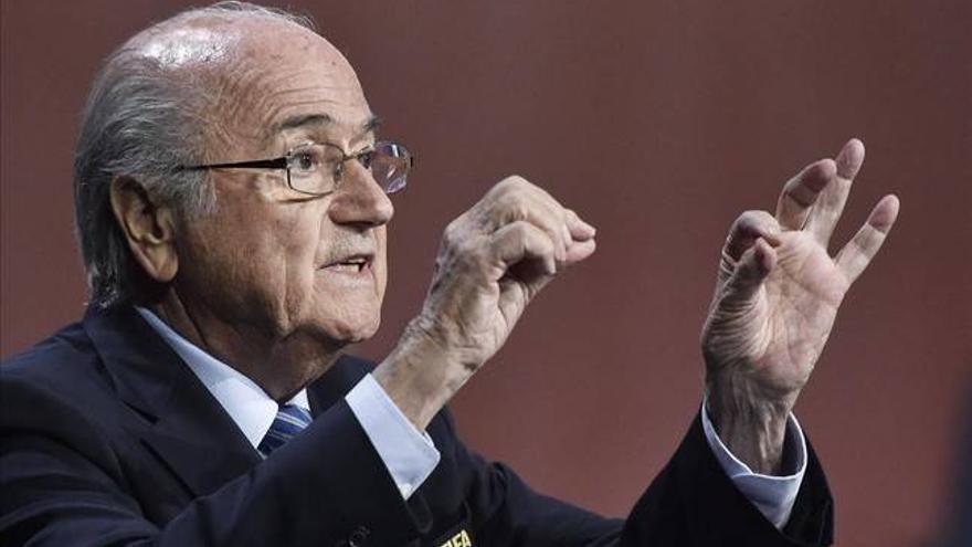 Blatter pide &quot;cerrar filas&quot; ante la corrupción