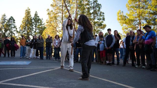 Demostración del juego del palo en la celebración del aniversario.  | LP/DLP