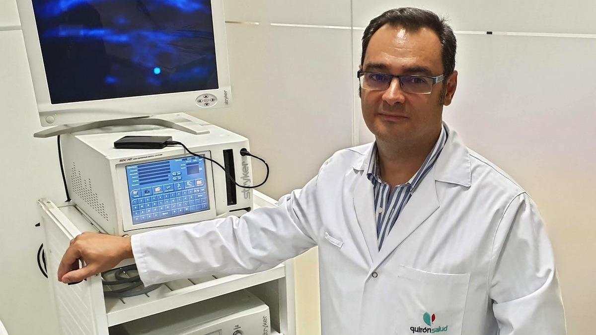 El doctor Luis Alonso, ginecólogo de Reproducción Asistida y de la Unidad de Histeroscopia del Hospital Quirónsalud Málaga.