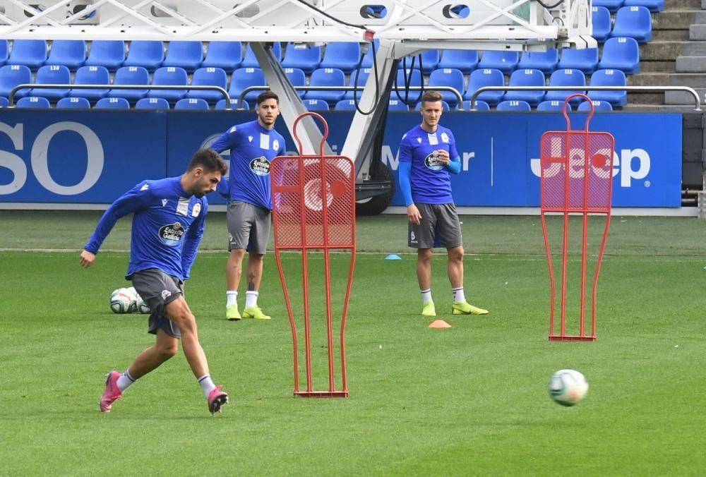 El equipo de Luis César Sampedro ensaya en Riazor la estrategia a seguir para la cita del próximo domingo ante el Málaga.