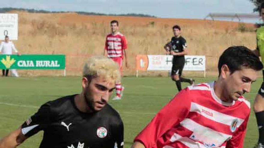 Ioritz y Pablo Carbajal, ayer en el partido.