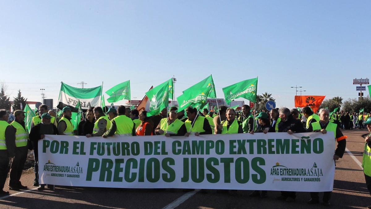 Protesta del campo en Extremadura por los bajos precios en 2020.