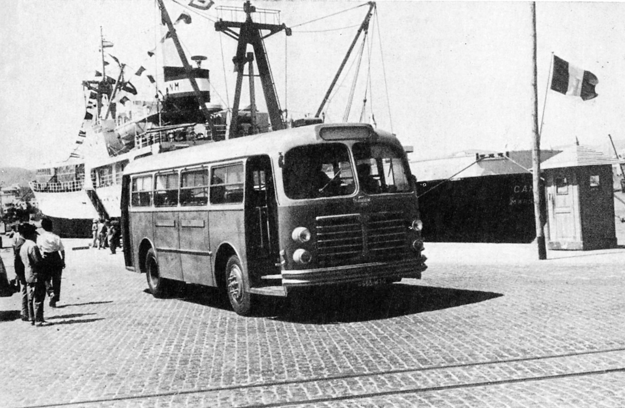 1961 - PRIMEROS AUTOBUSES - LLEGADA AL PUERTO