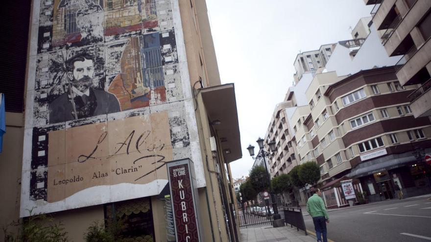 Mural de Clarín en la calle Santa Clara.