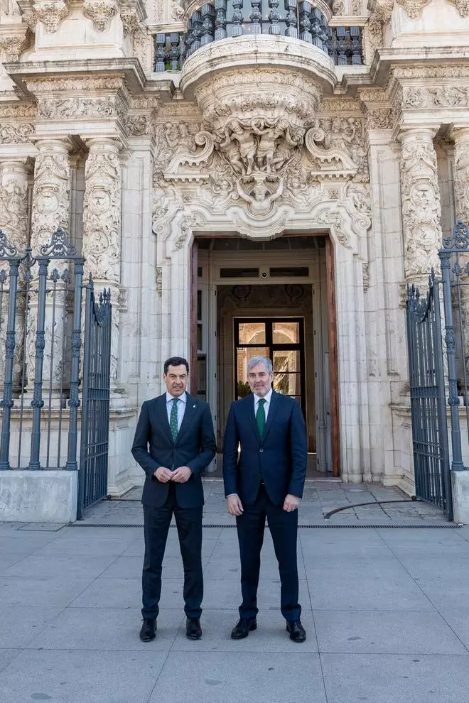 Imagen del encuentro de este miércoles entre los presidentes de Andalucía y Canarias, Juan Manuel Moreno y Fernando Clavijo