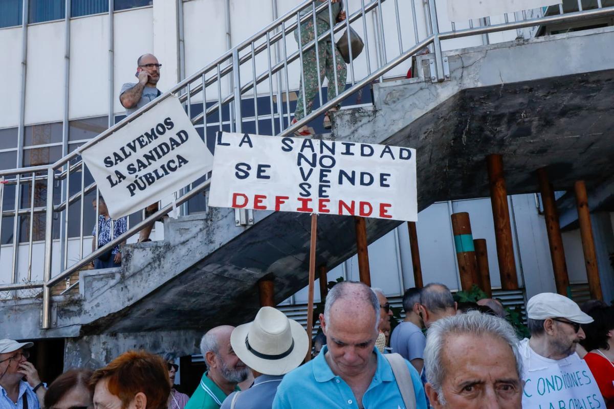 Protesta de SOS Sanidad Pública Aragón contra la privatización.