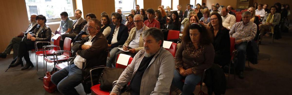 Asistentes a la jornada institucional celebrada en Oviedo con motivo del Día de la Salud Mental. | Luisma Murias