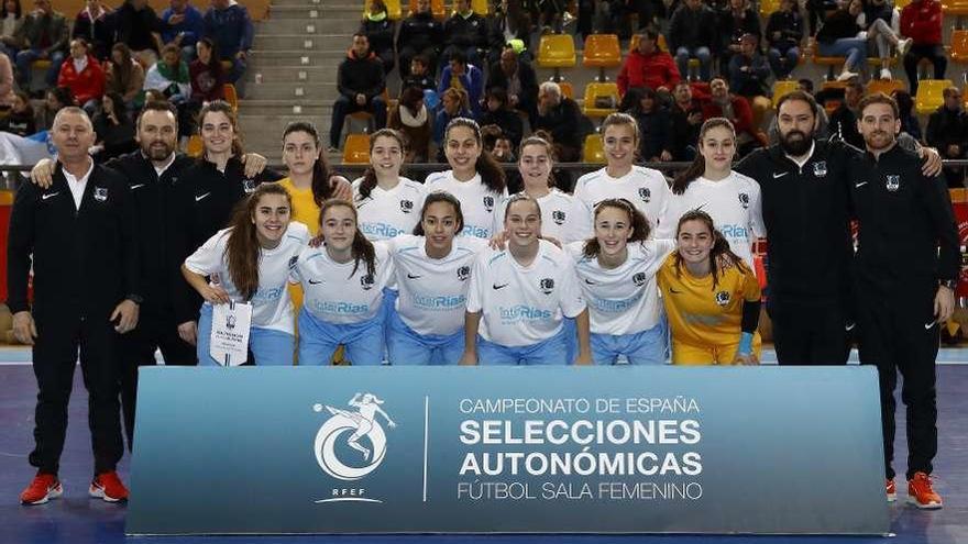 Tres jugadoras del Amarelle, plata con Galicia