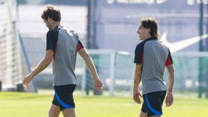 Marcos Alonso y Héctor Bellerín en un entrenamiento del Barça