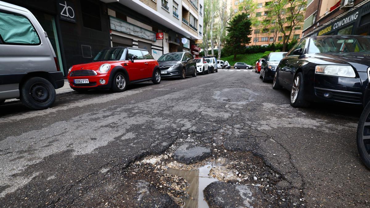 Las calzada de Zaragoza se llenan de baches y socavones