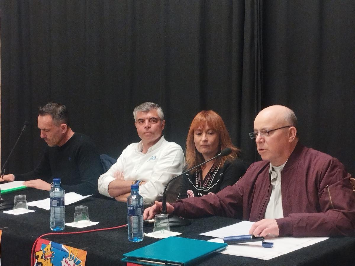 Por la izquierda, Manuel Álvarez, Julio Merino, Lorena Cabo y José Luis Lorenzo "Bobes".