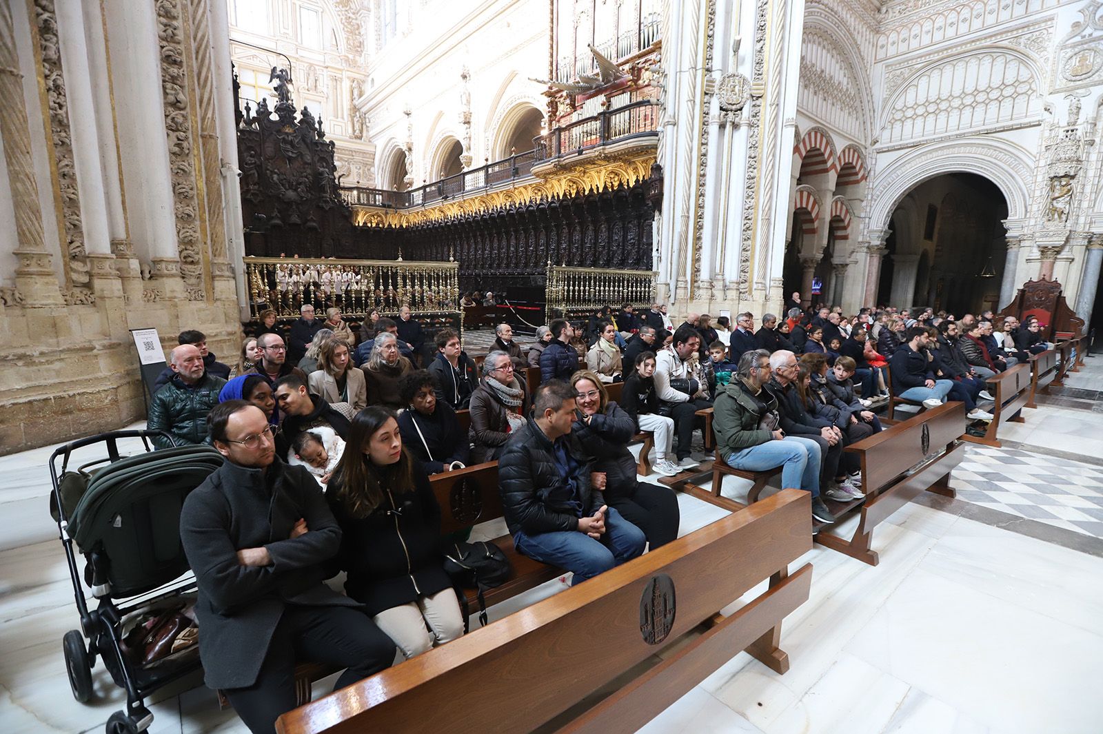 El obispo de Córdoba pide por la paz en la misa de la Navidad