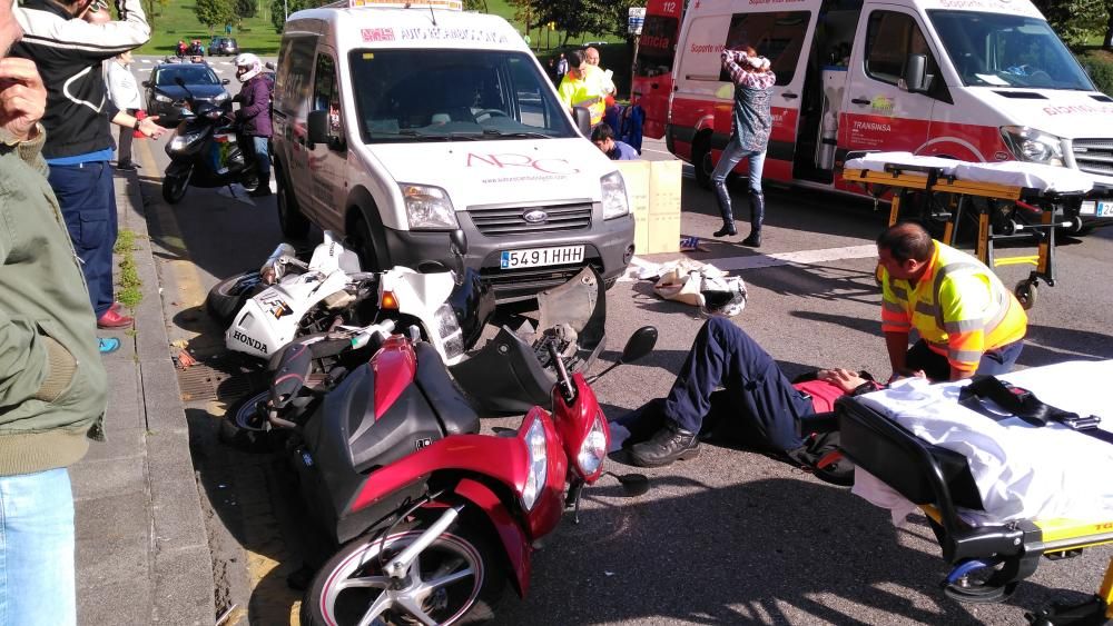 Accidente en Contrueces con dos motoristas heridos