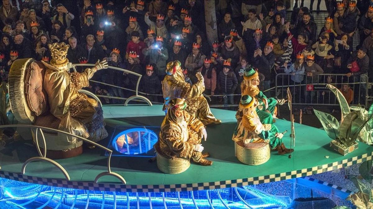 La Cabalgata de Reyes del 2018, a su paso por la calle de Fontanella, en Barcelona